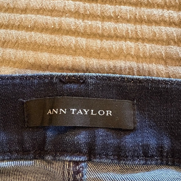 Ann Taylor "The Boot" Modern Fit jeans in a dark indigo wash women’s 10 - Picture 4 of 8